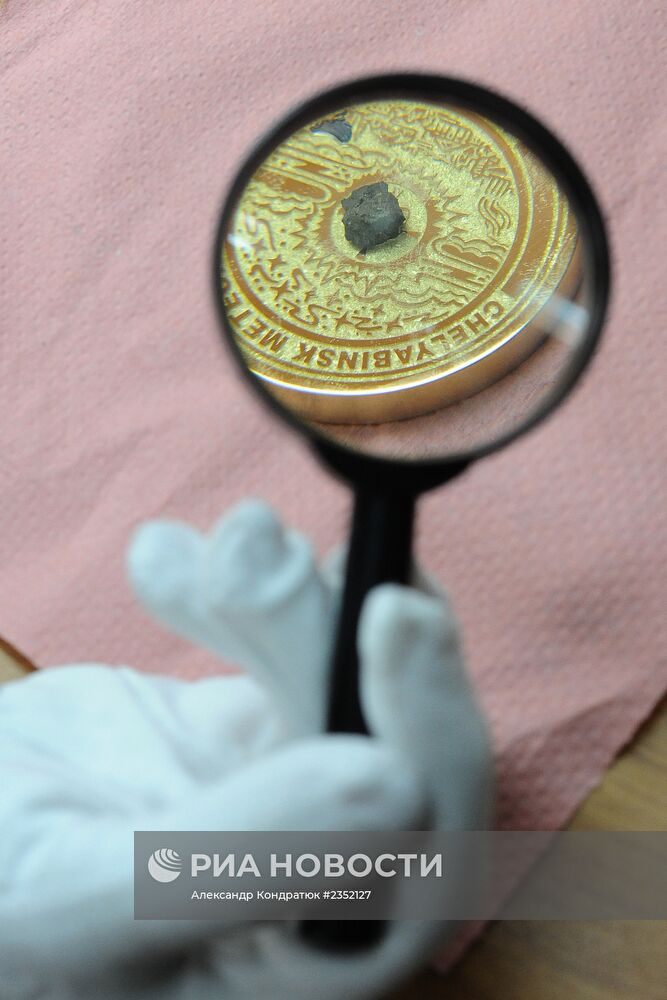 В Златоусте изготовили сувенирные олимпийские медали с фрагментами метеорита