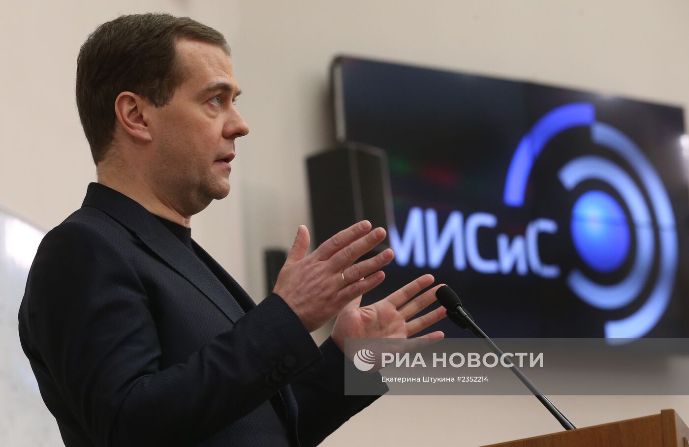 Д.Медведев посетил Национальный исследовательский технологический университет МИСиС