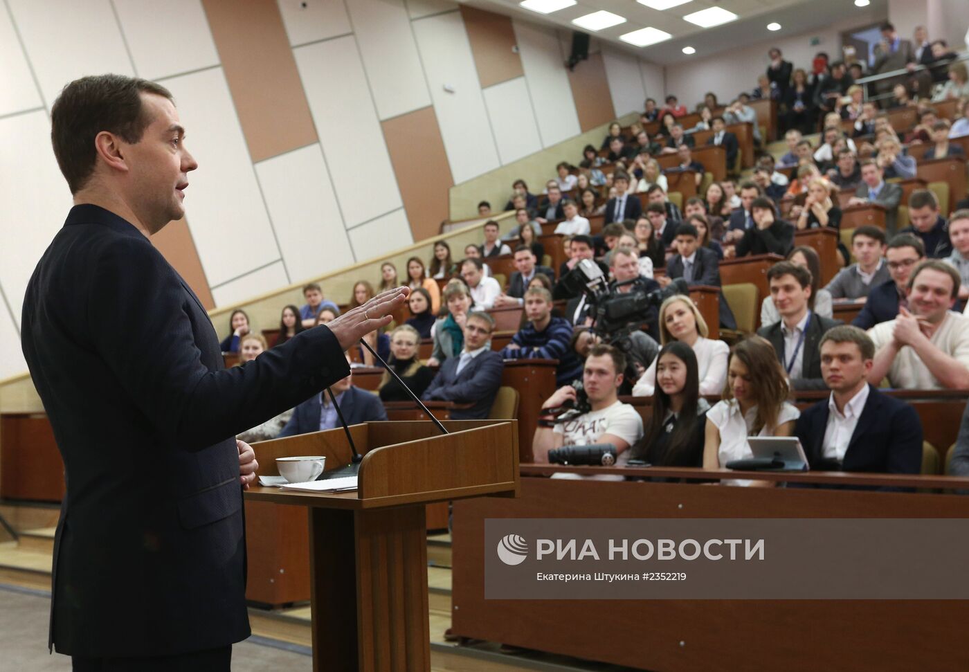 Д.Медведев посетил Национальный исследовательский технологический университет МИСиС