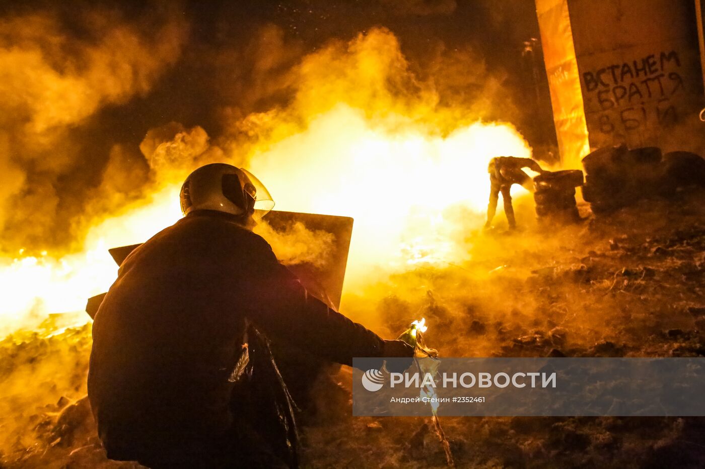 Столкновения протестующих с милицией в центре Киева