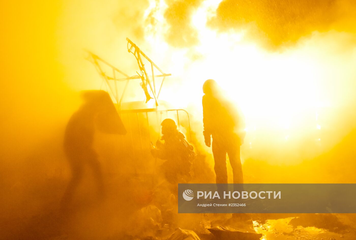 Столкновения протестующих с милицией в центре Киева