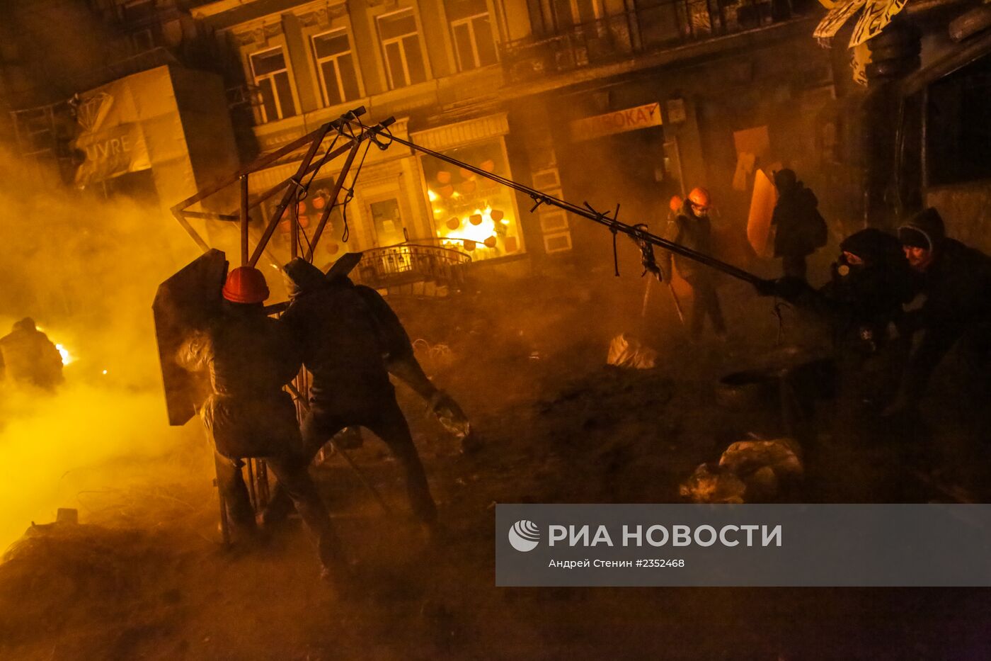 Столкновения протестующих с милицией в центре Киева