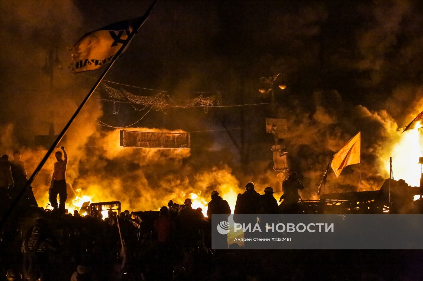 Столкновения протестующих с милицией в центре Киева