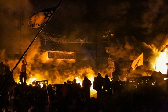 Столкновения протестующих с милицией в центре Киева
