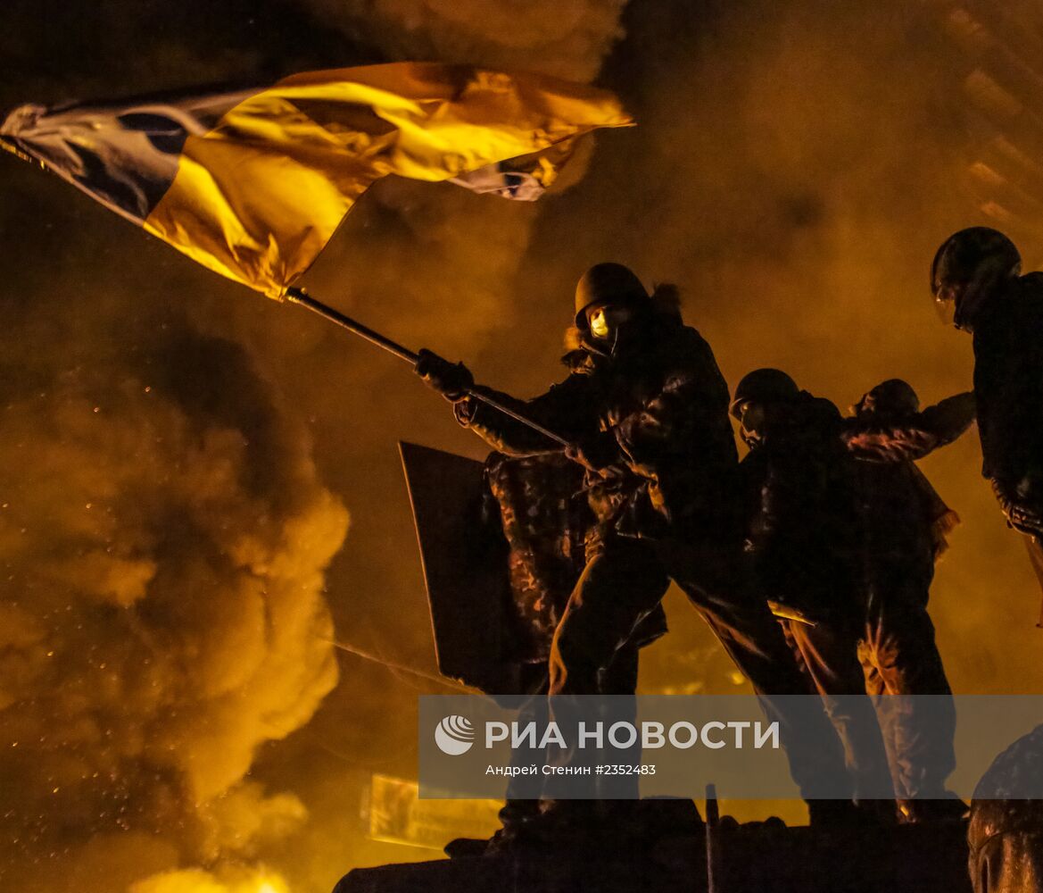 Столкновения протестующих с милицией в центре Киева
