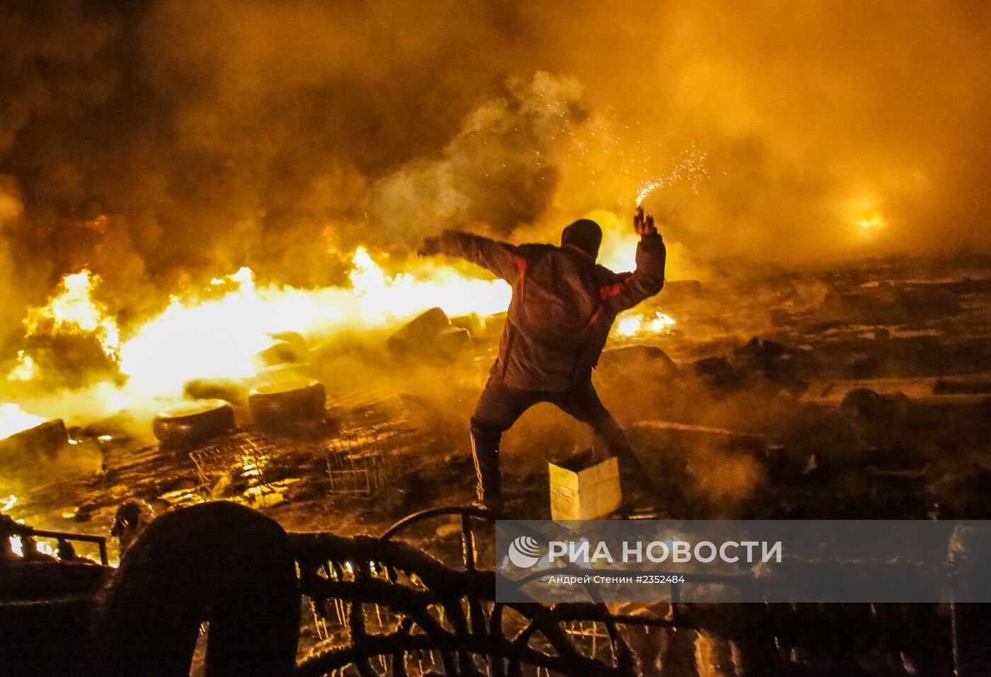 Столкновения протестующих с милицией в центре Киева