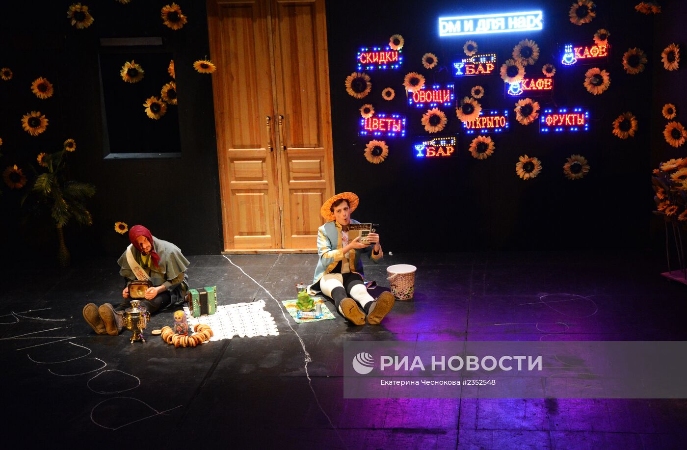 Показ спектакля "Играем Мольера" в Москве