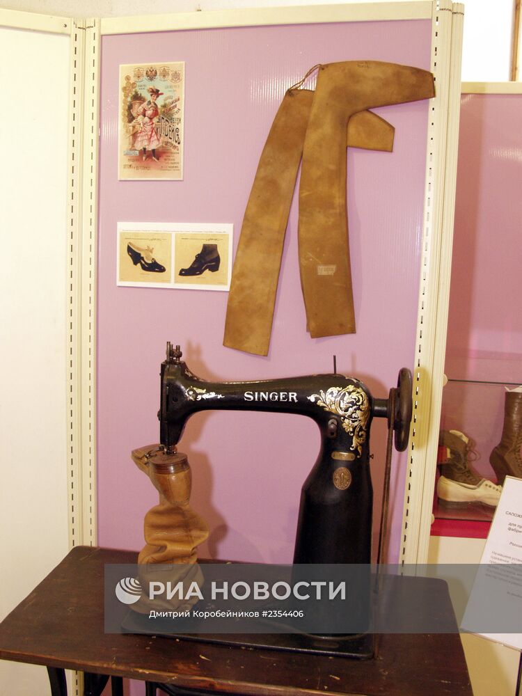 Экспонаты выставки "Техника и мода" в Политехническом музее в Москве