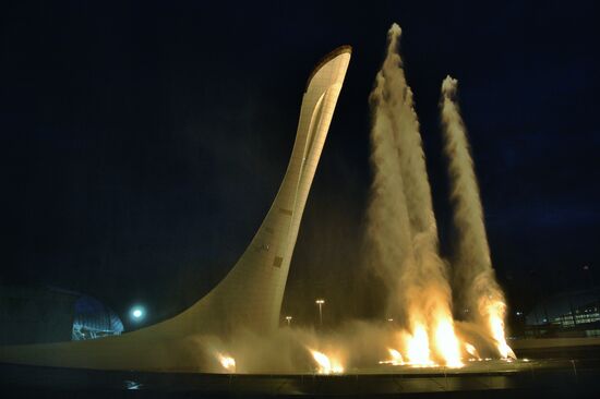 Тестирование работы чаши Олимпийского огня и фонтанов в Олимпийском парке
