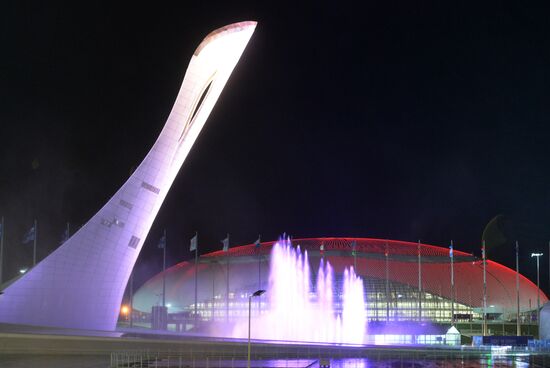 Тестирование работы чаши Олимпийского огня и фонтанов в Олимпийском парке