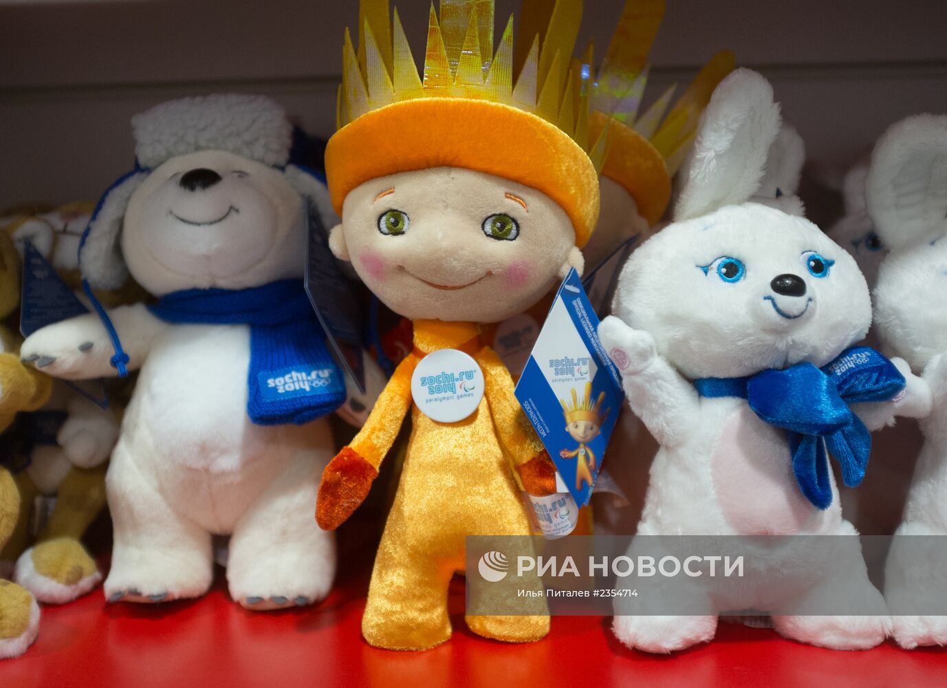 Продажа олимпийских сувениров в Сочи