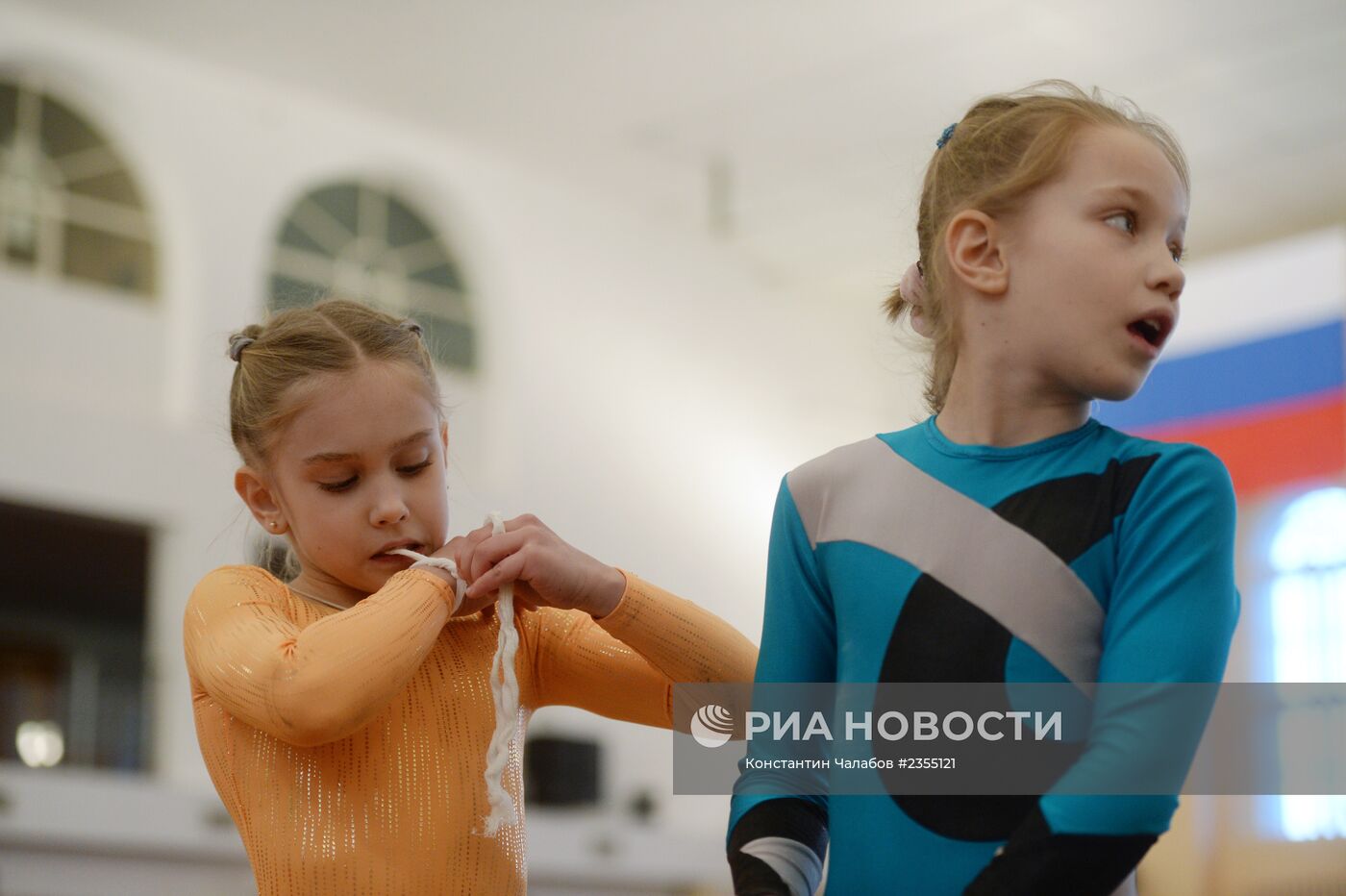 Тренировка по гимнастике в спорткомплексе "Манеж" в Великом Новгороде