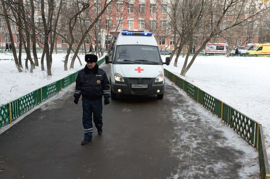 Старшеклассник открыл стрельбу в московской школе