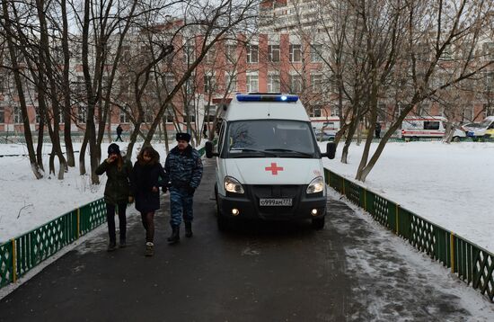 Старшеклассник открыл стрельбу в московской школе