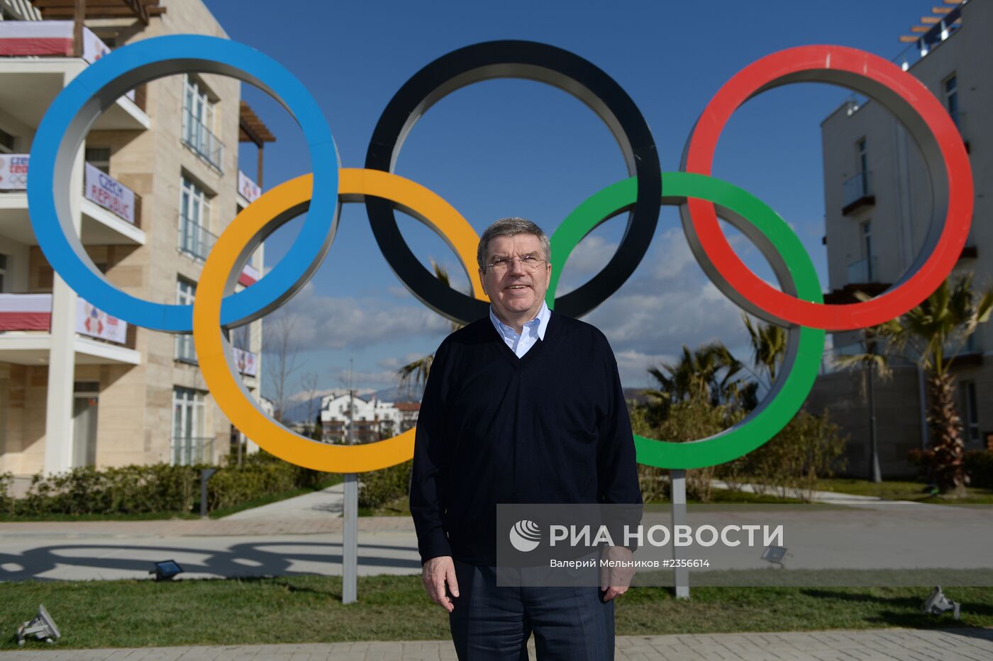 резидент МОК Томас Бах посетил Олимпийскую деревню прибрежного кластера