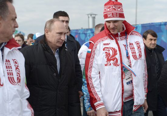В.Путин принял участие в церемонии приветствия делегации Олимпийского комитета России