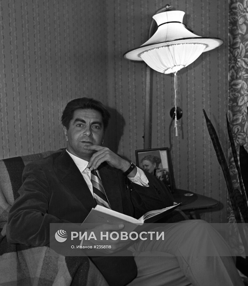 Артист Юрий Любимов