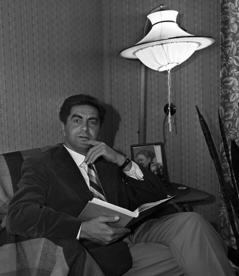 Артист Юрий Любимов