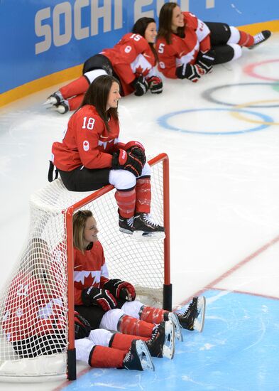 Фотосессии женских сборных по хоккею