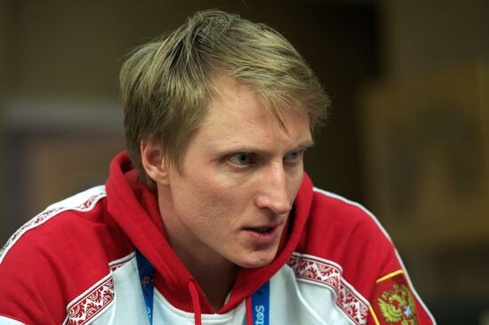 Фотосессия российского конькобежца Ивана Скобрева
