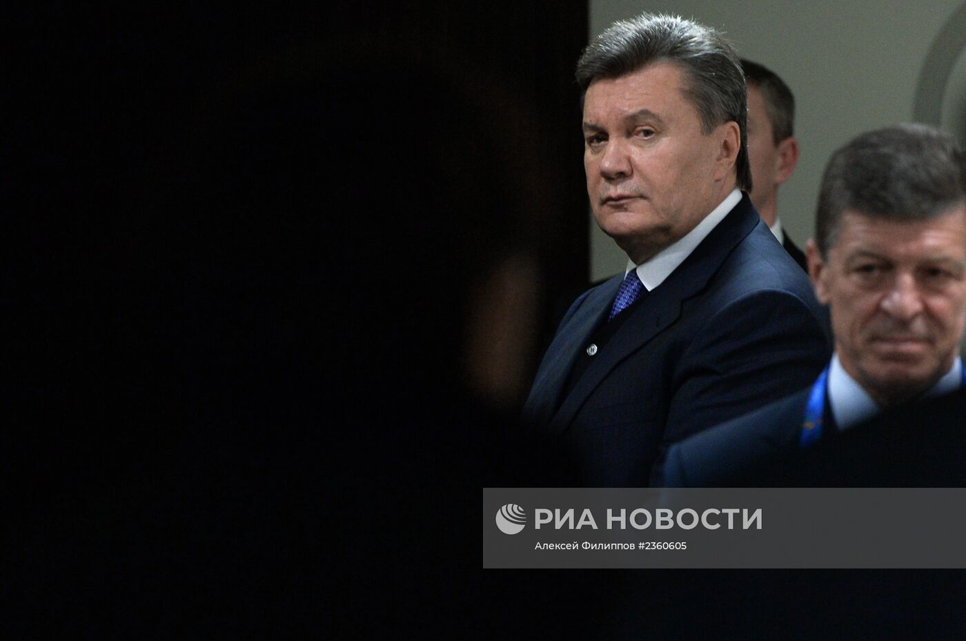 Зрители прибывают на церемонию открытия XXII зимних Олимпийских игр