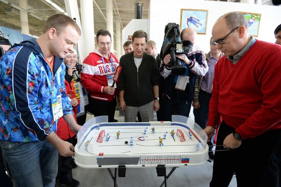 Князь Монако Альбер II посетил Дом болельщиков Олимпийской команды России
