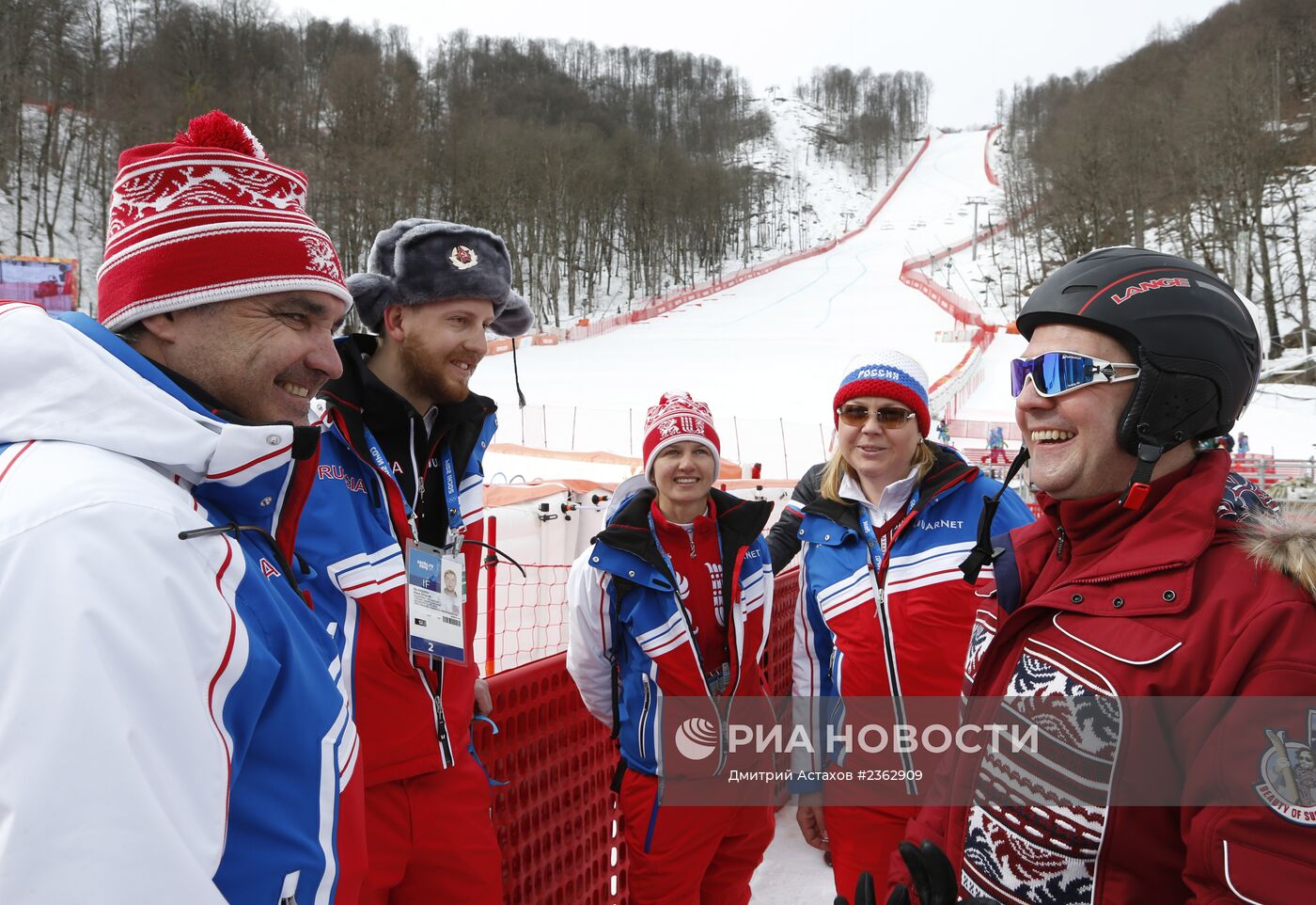 Д.Медведев посетил соревнования горнолыжников
