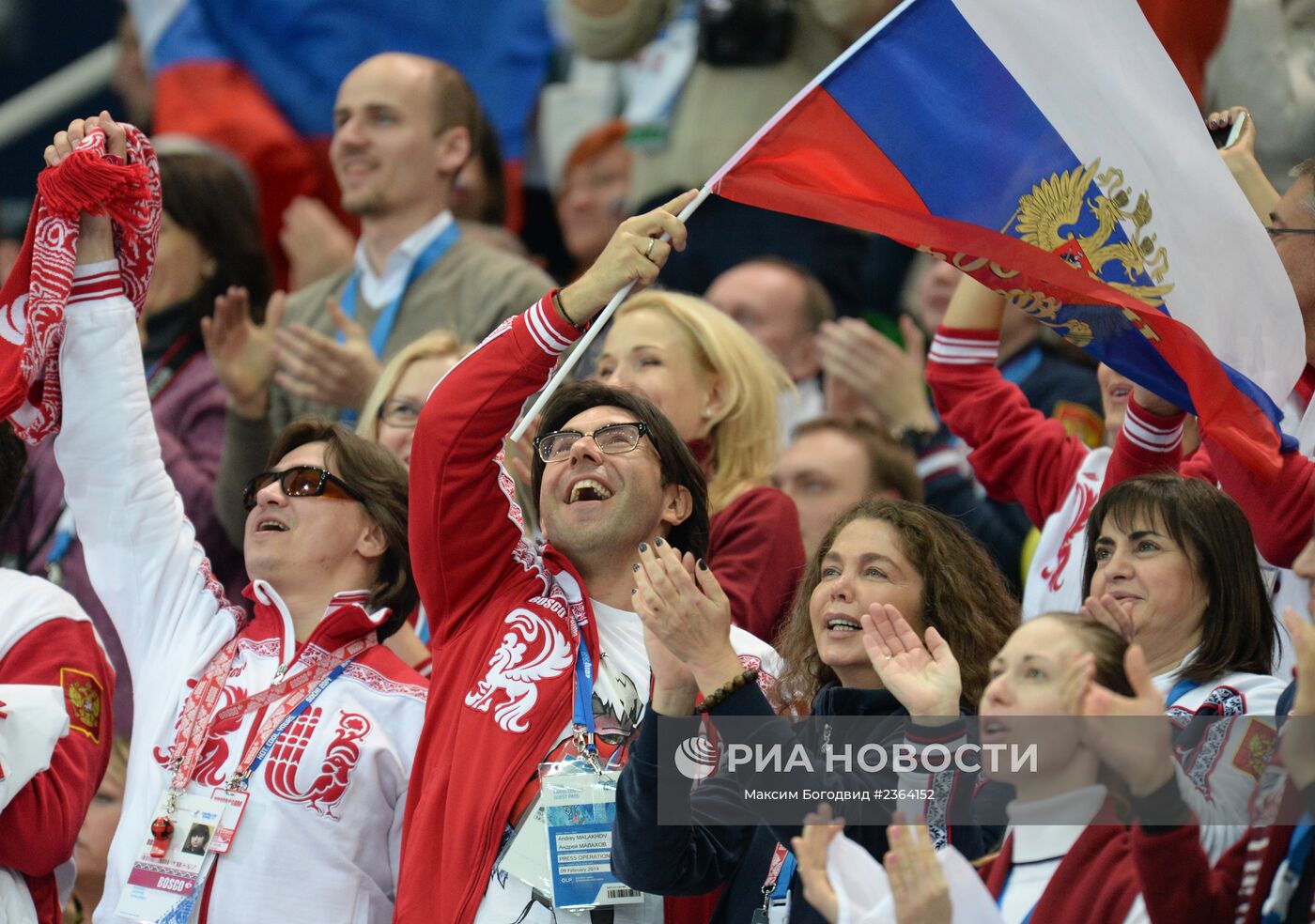 Какие олимпийские игры проходят в россии. Болельщики на Олимпиаде. Олимпийская сборная России 2014.