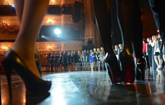 Участницы конкурса "Мисс Россия-2014" посетили мюзикл "Граф Орлов"
