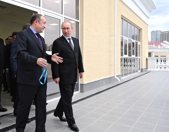 В.Путин встретился с членами общественного совета по проведению Олимпиады 2014