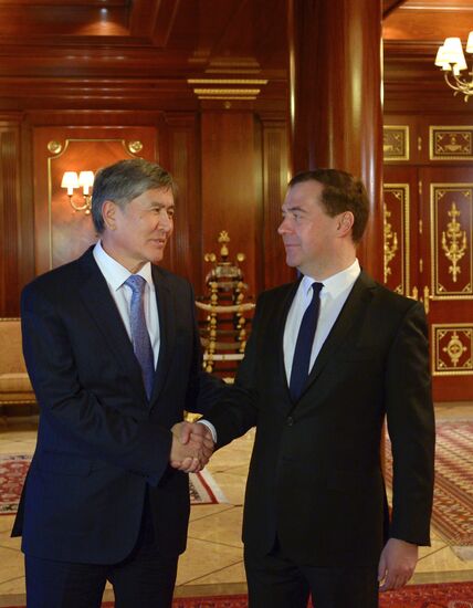 Д.Медведев встретился с А.Атамбаевым