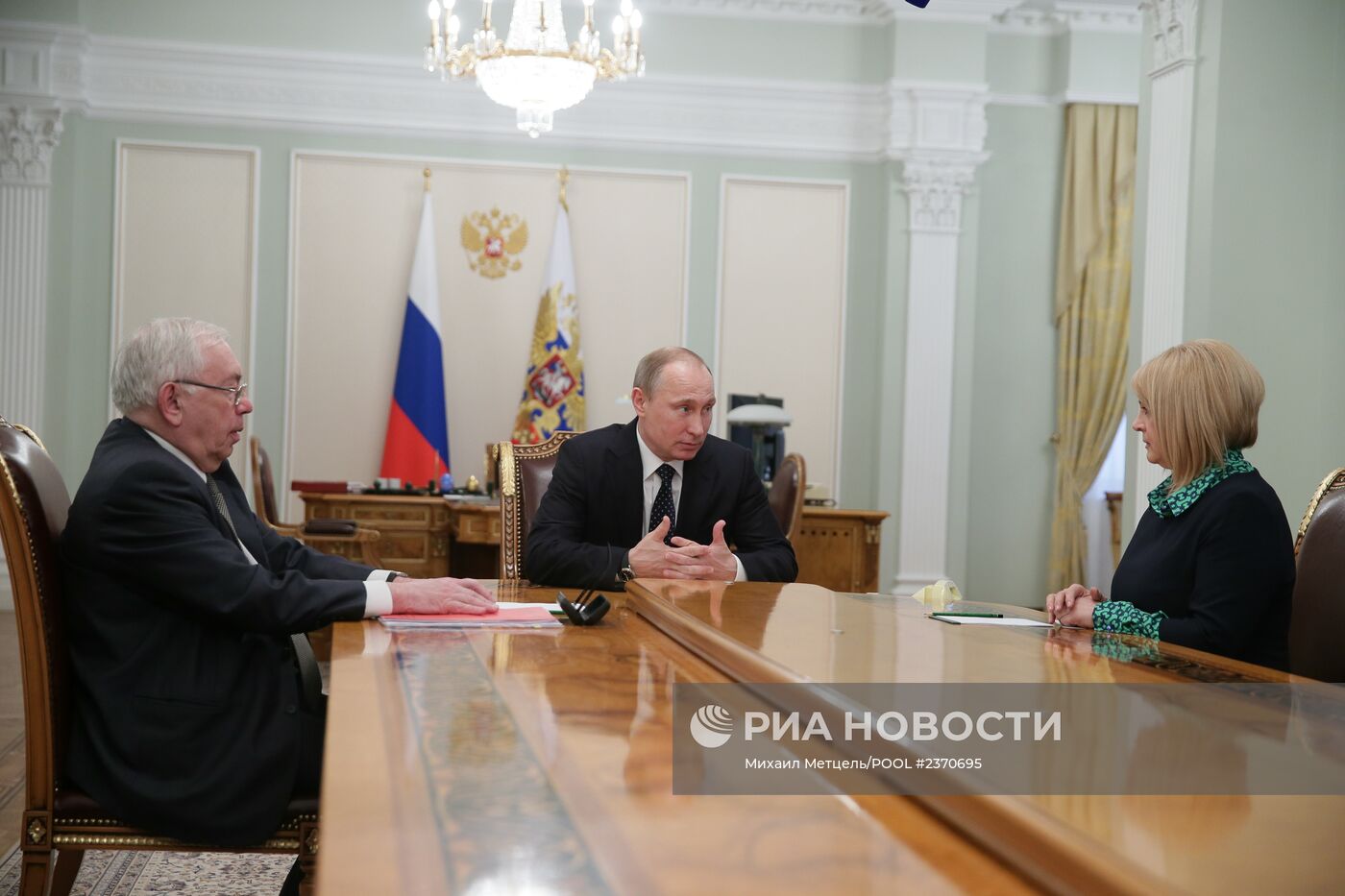В.Путин провел встречу с А.Панфиловой и В.Лукиным