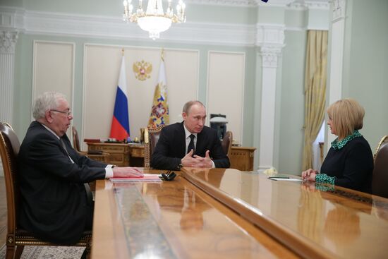 В.Путин провел встречу с А.Панфиловой и В.Лукиным