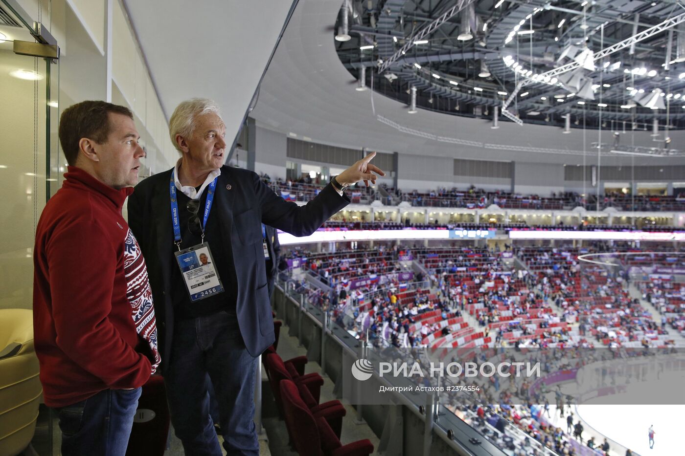 Д.Медведев посетил матч между сборными России и США по хоккею в Сочи
