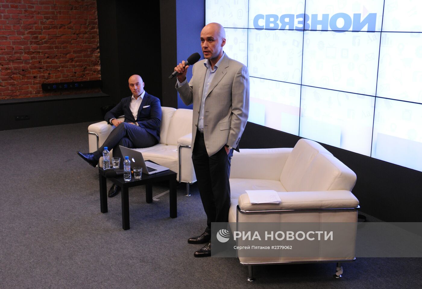 П/к компании "Связной", посвященная подведению итогов 2013 года