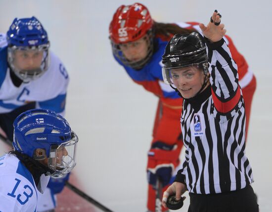 Эрин Блэр. Рефери соревнований по хоккею среди женщин на Олимпиаде 2014