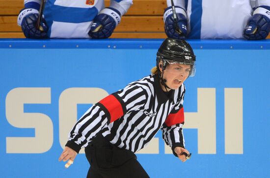 Эрин Блэр. Рефери соревнований по хоккею среди женщин на Олимпиаде 2014