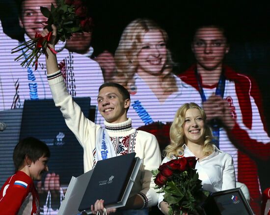 Чествование призеров Олимпиады в Доме болельщиков Олимпийской команды России в Сочи