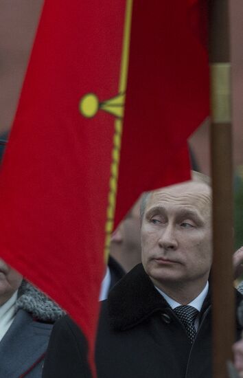 В.Путин возложил венок к могиле неизвестного солдата у Кремлевской стены