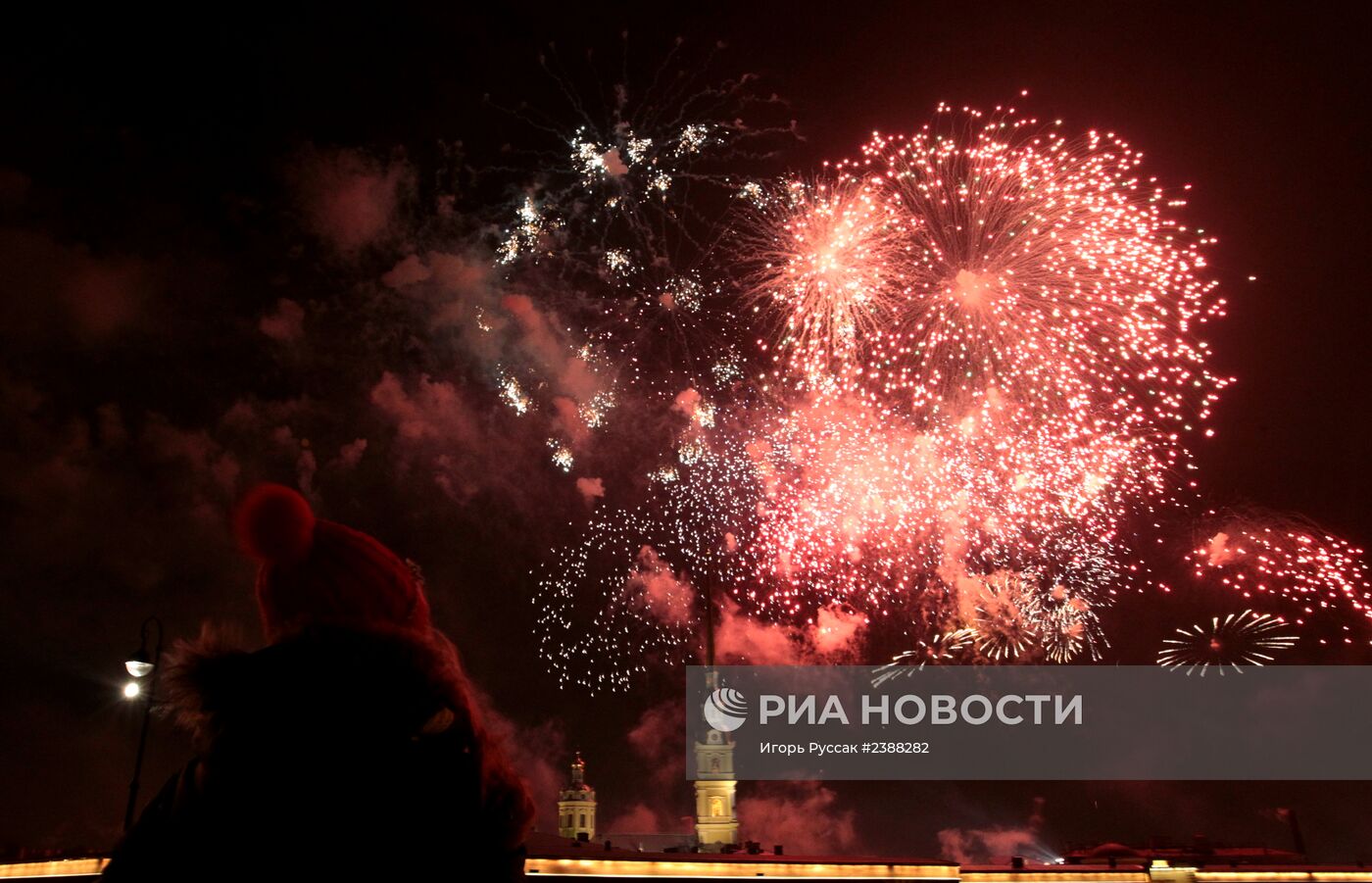 Праздничный салют в честь Дня защитника Отечества