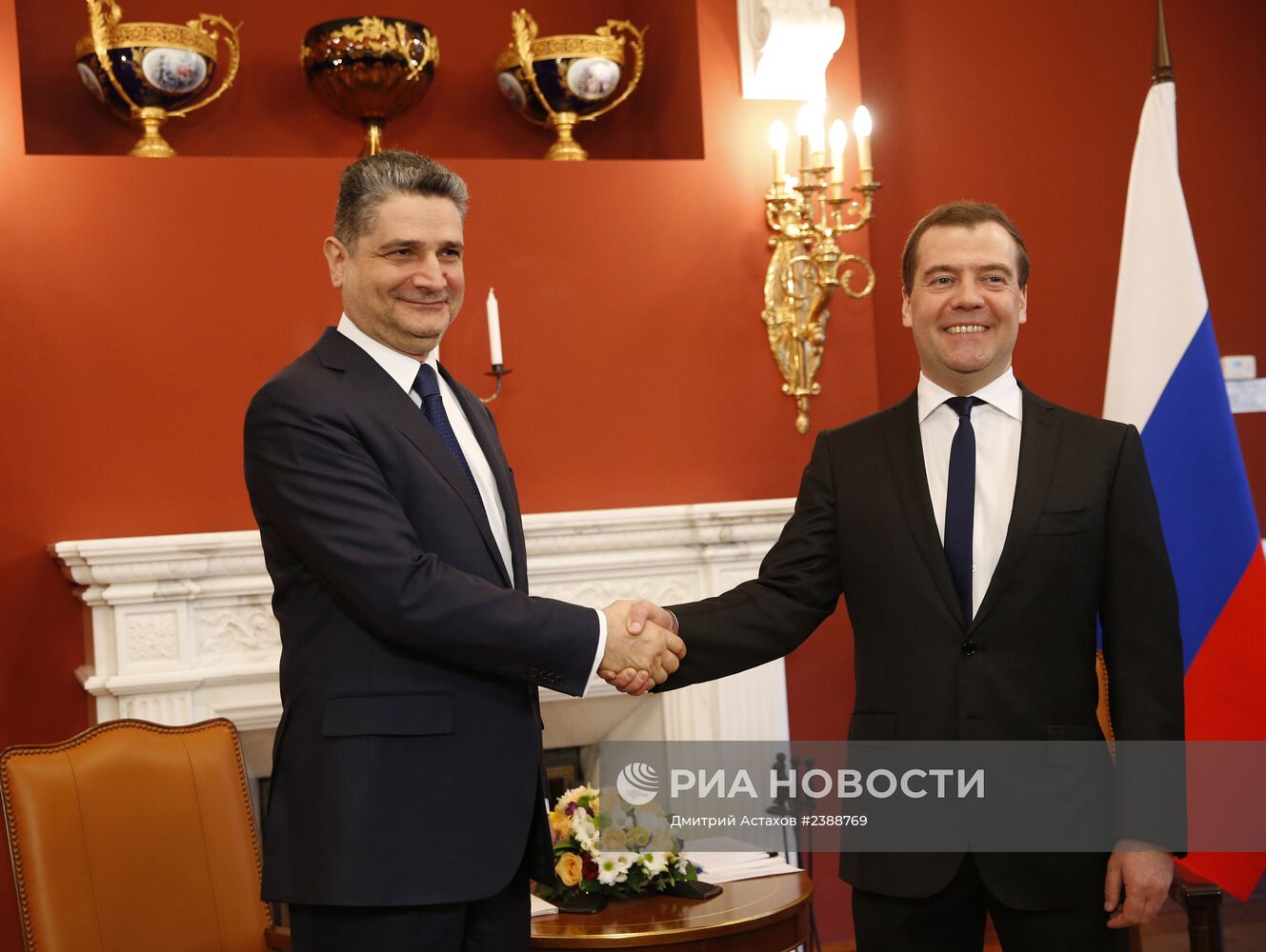 Д.Медведев провел рабочую встречу с Т.Саркисяном