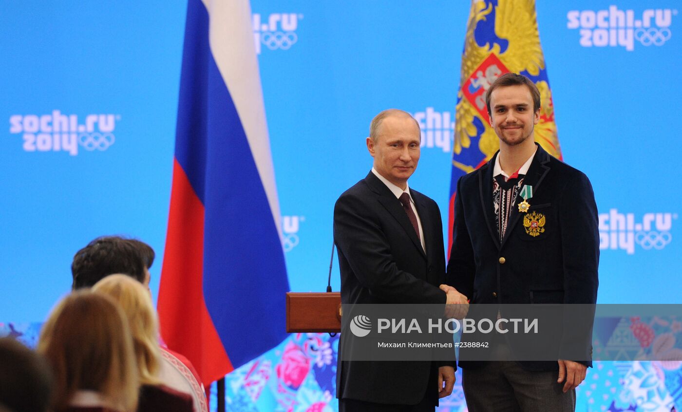 В.Путин принял участие в церемонии награждения российских призеров Олимпиады в Сочи