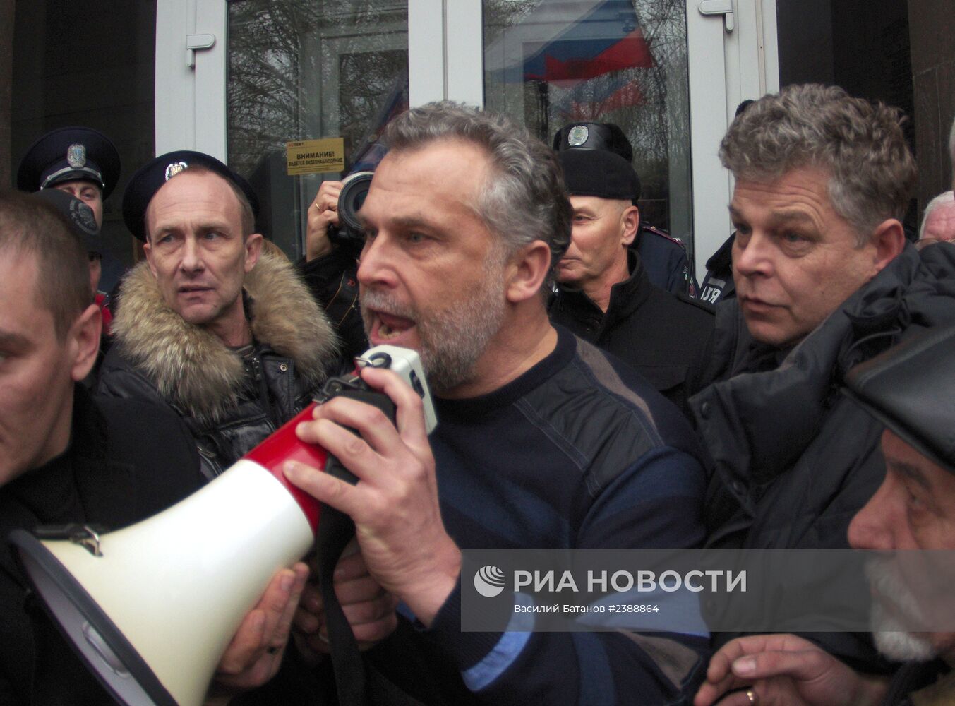 Митинг возле городской администрации Севастополя