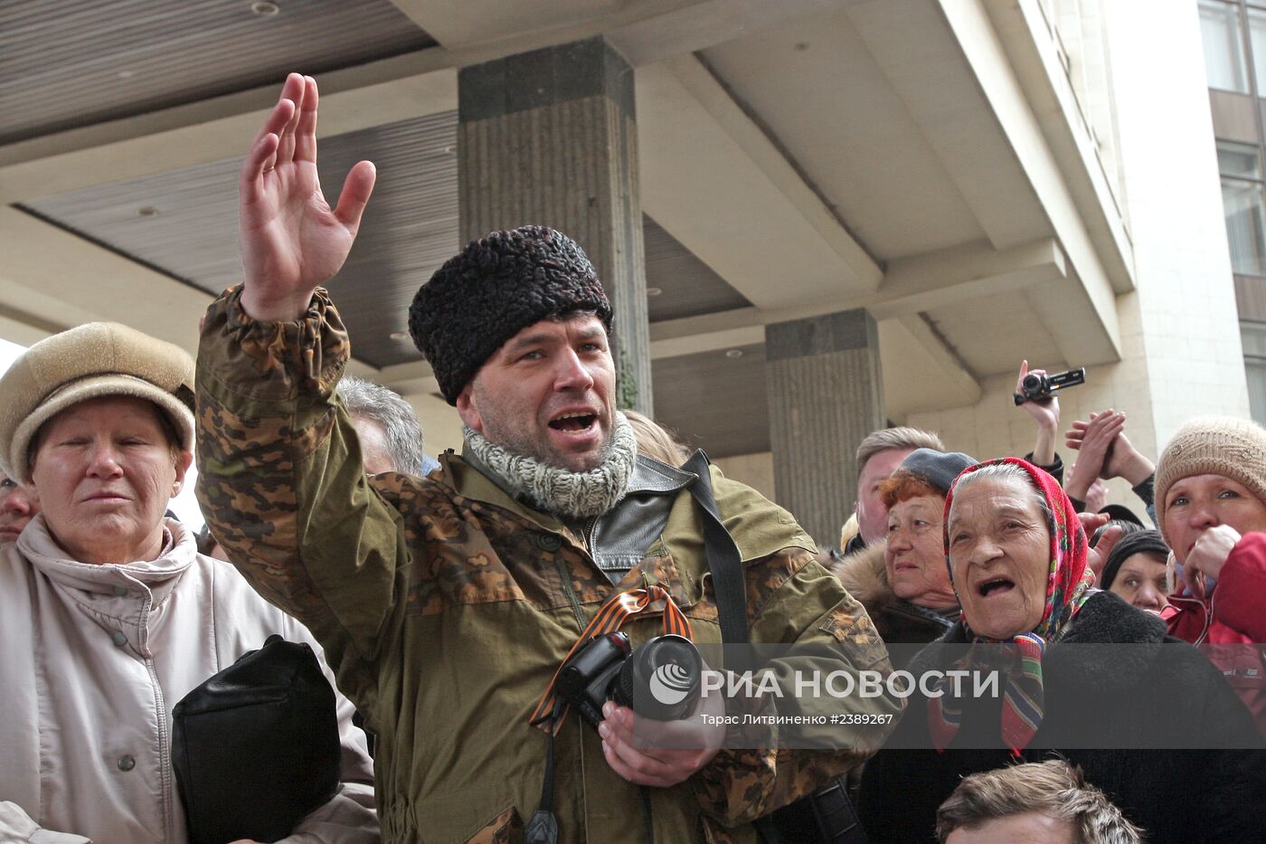 Митинг у здания Верховного совета Крыма