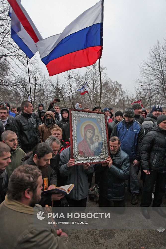 Митинги у здания Верховного совета Крыма