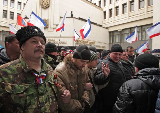 Митинги у здания Верховного совета Крыма