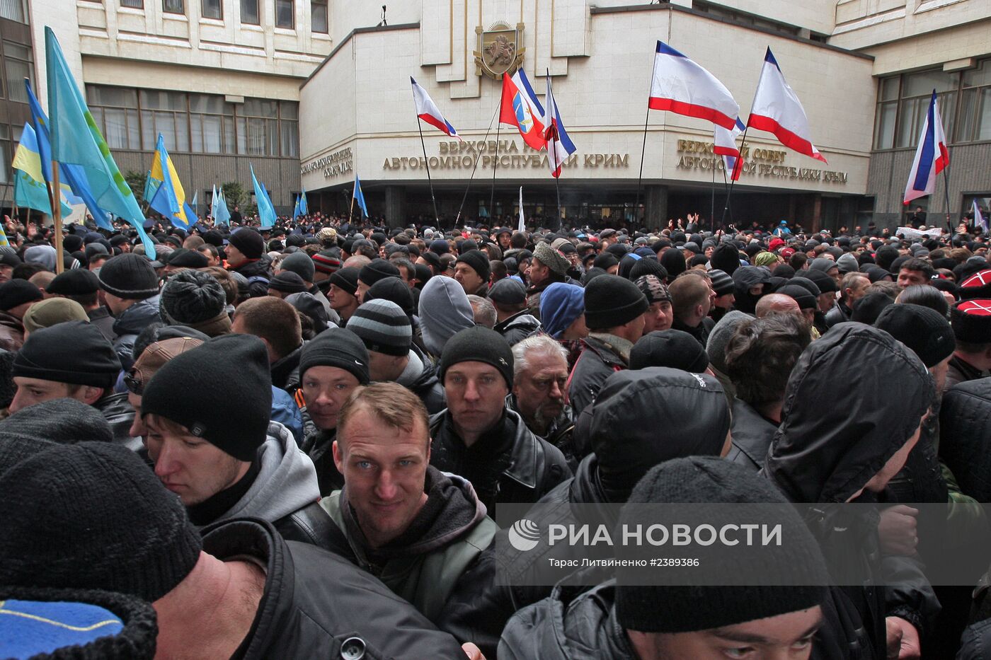 Митинги у здания Верховного совета Крыма