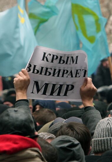 Митинги у здания Верховного совета Крыма