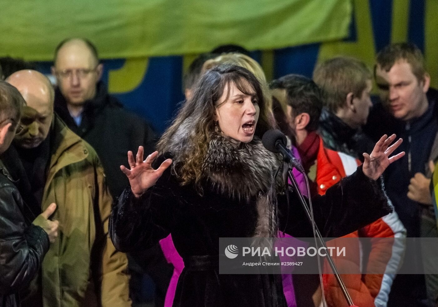 Кандидаты в новое правительство представлены в ходе Народного вече на Майдане Независимости