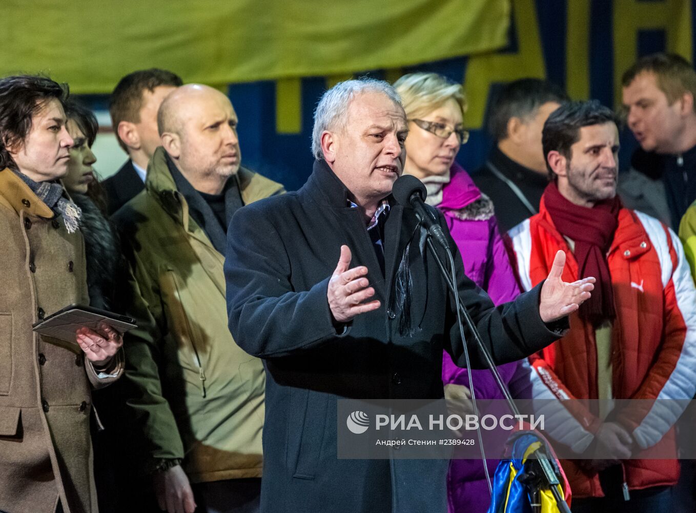 Кандидаты в новое правительство представлены в ходе Народного вече на Майдане Независимости